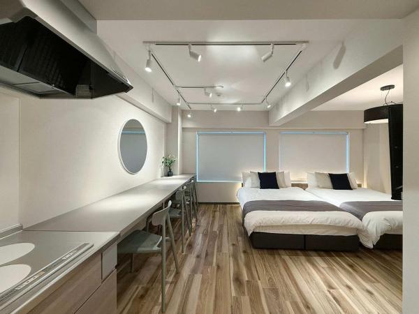 Na zdjęciu widoczny jest obiekt Clio Matoba by b hotel - Fully Equipped Studio Getaway położony w mieście Hiroszima.