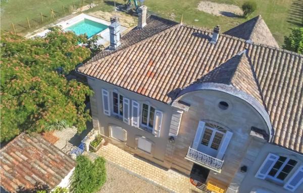 Nice Home In Saint-christoly-de-bla - Teuillac