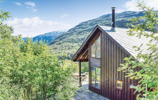 The photo shows the Four-Bedroom Holiday Home In Roldal located in the city of Håra.