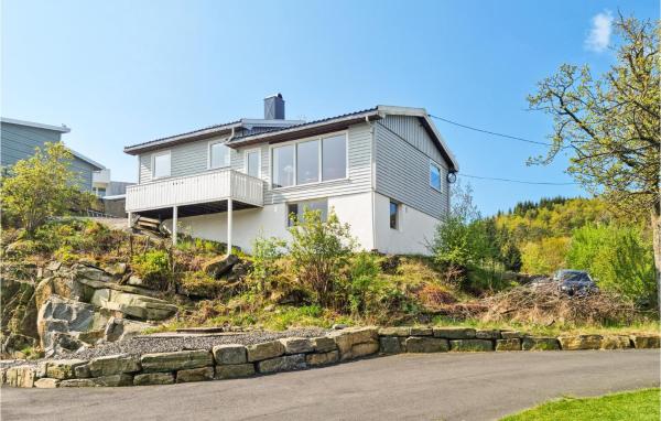 På billedet ses objektet 3 Bedroom Stunning Home In Lyngdal beliggende i byen Lyngdal.
