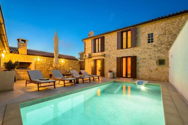 写真にはバレ市にあるVilla Emilia-Antonia by IstriaLuxが写っています。