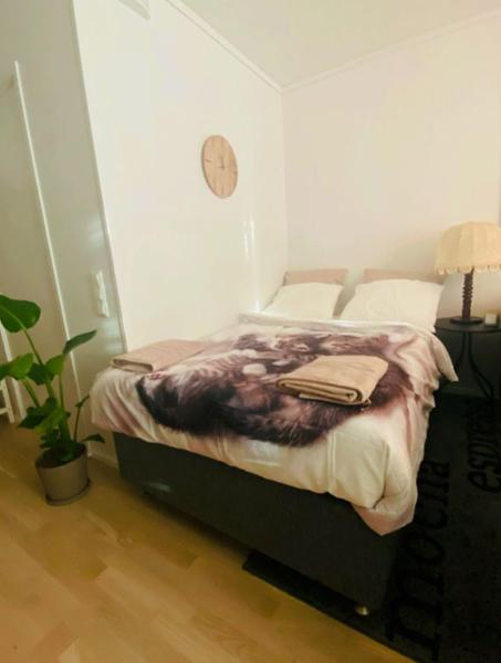 照片显示了位于Järfälla市的A home away from home物件。