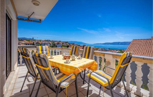 Beautiful Apartment In Novi Vinodolski - Croacia