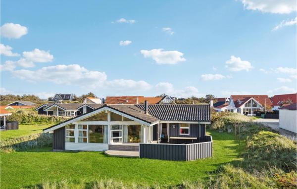 A la foto es mostra l'objecte Lovely Home In Blokhus With Sauna situat a la ciutat de Blokhus.