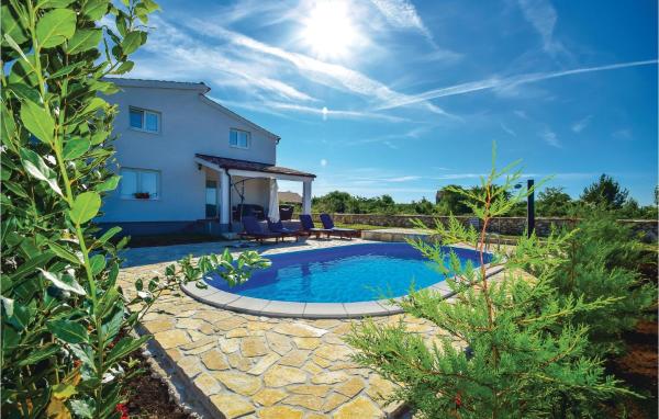 A la foto es mostra l'objecte Holiday Home Drinovci With A Fireplace 444 situat a la ciutat de Ključ.