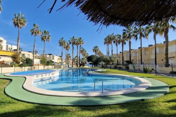 A la foto es mostra l'objecte Seafront House,Sea Views,Pool and BBQ, Airport 10 mns situat a la ciutat de L'Altet.