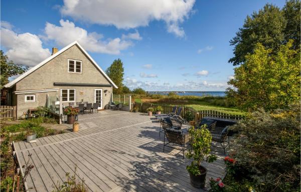 A la foto es mostra l'objecte Stunning Home In Nexø With Kitchen situat a la ciutat de Neksø.