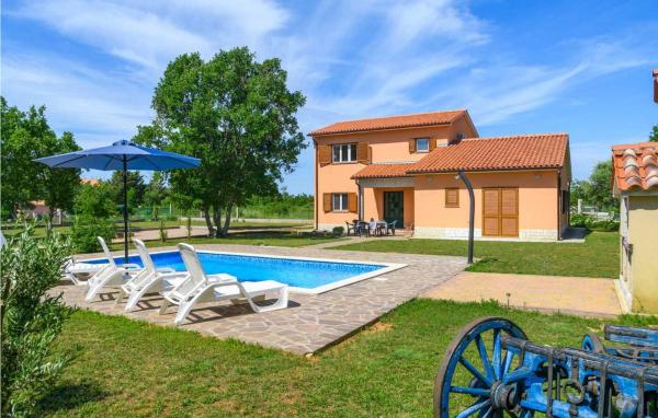 A la foto es mostra l'objecte House Irma Labin situat a la ciutat de Labin.