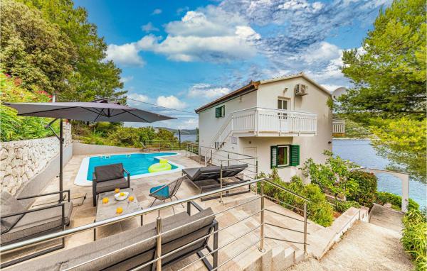 A la foto es mostra l'objecte Holiday Home Drvenik Veliki 30 situat a la ciutat de Veliki Drvenik.