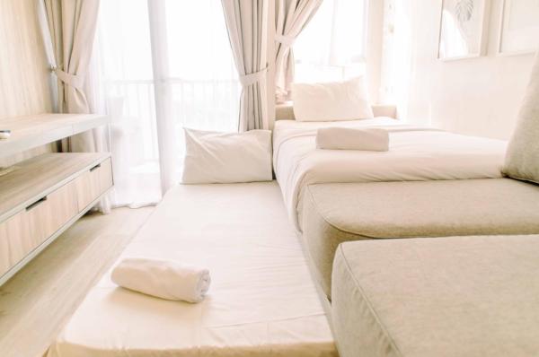 写真にはBuaran市にあるSimple and Cozy Living Studio Room at Poris 88 Apartment By Travelioが写っています。