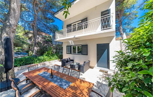 På billedet ses objektet Holiday Home Jadrija Vii Iii beliggende i byen Jadrija.