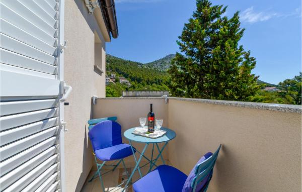Nella foto è visibile l'oggetto Beach Front Apartment In Starigrad Paklenica situato nella città di Punta.