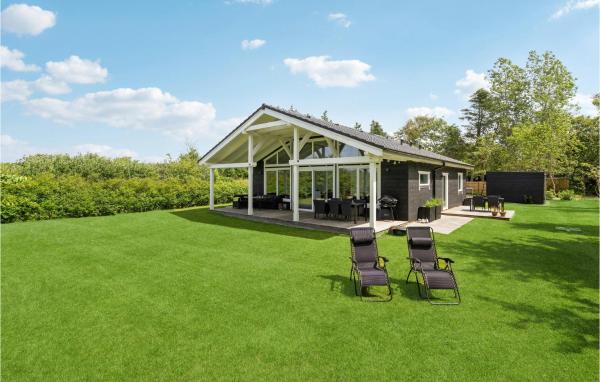 A la foto es mostra l'objecte Gorgeous Home In Thyholm With Wifi situat a la ciutat de Thyholm.