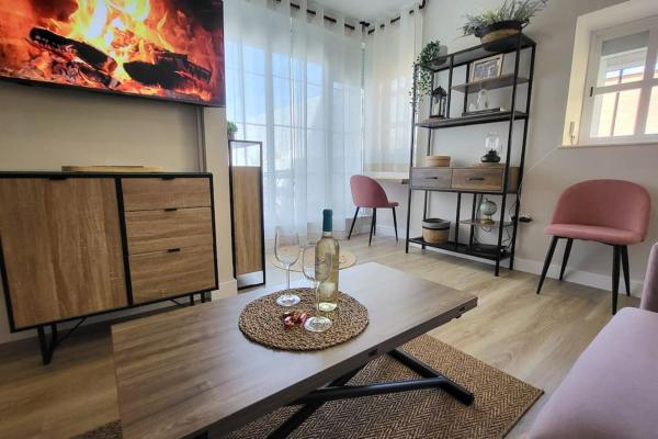 New! Cozy for couples with private patio, Siviglia
