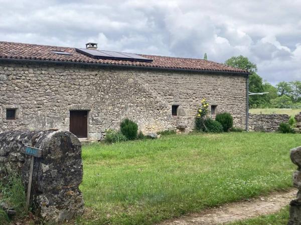 A la foto es mostra l'objecte Cosy cottage in rural paradise situat a la ciutat de Jugazan.