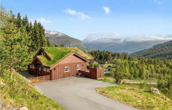 Na zdjęciu widoczny jest obiekt Beautiful Home In Stryn With Kitchen położony w mieście Stryn.
