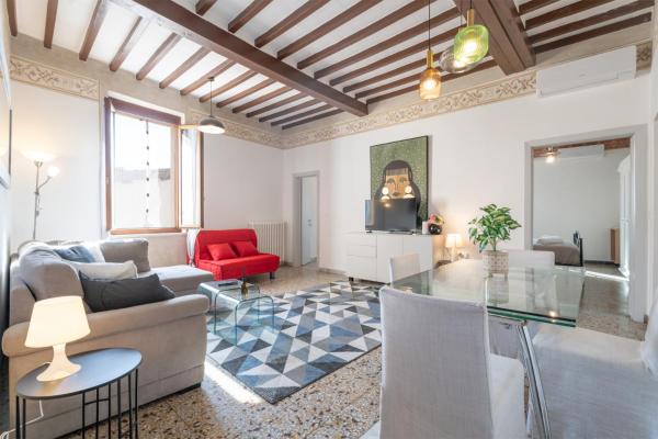Auf dem Foto ist das Objekt Urban Center Arezzo in der Stadt Arezzo zu sehen.