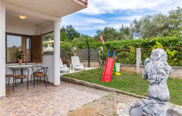 1 Bedroom Gorgeous Apartment In Marcana - Rakalj