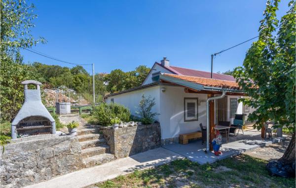 Na foto é possível ver o objeto 1 Bedroom Cozy Home In Donji Zagon localizado na cidade de Donji Zagon.