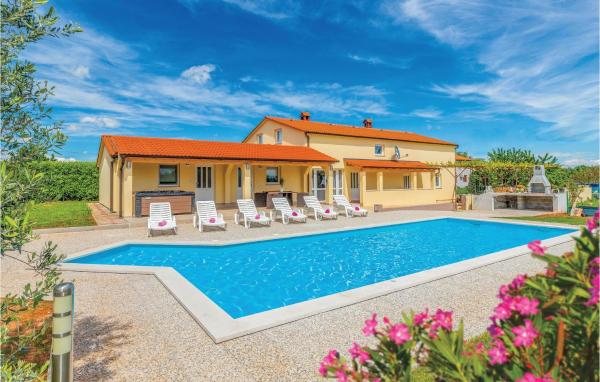 Στη φωτογραφία φαίνεται το αντικείμενο Nice Home In Marcana With Sauna που βρίσκεται στην πόλη Muntić.