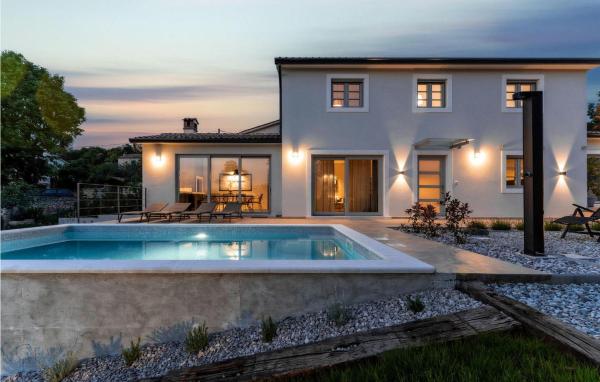 A la foto es mostra l'objecte Villa Dana situat a la ciutat de Labin.