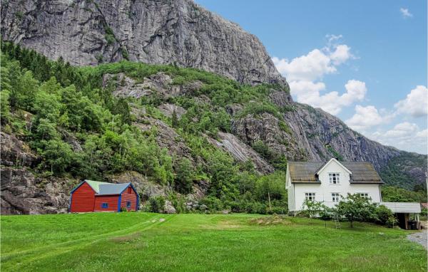På billedet ses objektet 4 Bedroom Stunning Home In Fjæra beliggende i byen Markhus.