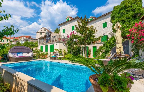 A la foto es mostra l'objecte Nice Home In Postira With Wifi situat a la ciutat de Postira.