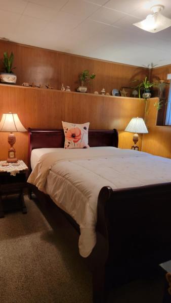 Fotografie 5: Charming - 2 bedrooms suite, 1 full bath & family room