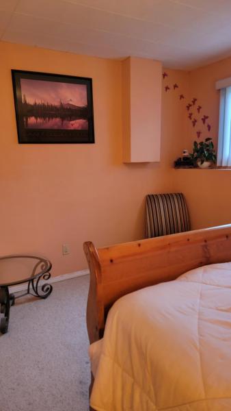 Fotografie 4: Charming - 2 bedrooms suite, 1 full bath & family room