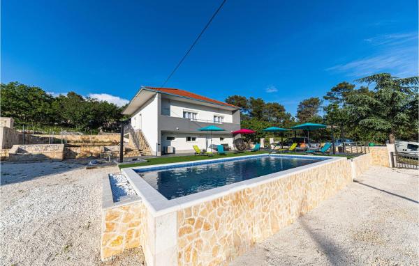 A la foto es mostra l'objecte Amazing Home In Prgomet With Wifi situat a la ciutat de Labin.