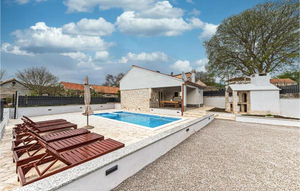 A la foto es mostra l'objecte Awesome Home In Lecevica situat a la ciutat de Čvrljevo.