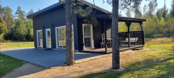 På bildet vises objektet Varėnės sodyba som ligger i byen Puodžiai.
