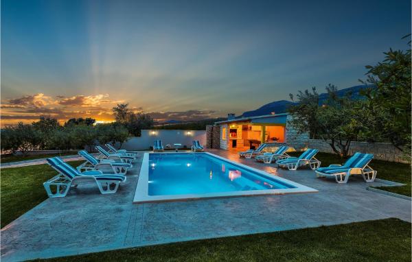 Holiday Home In Kastel Kambelovac - Split