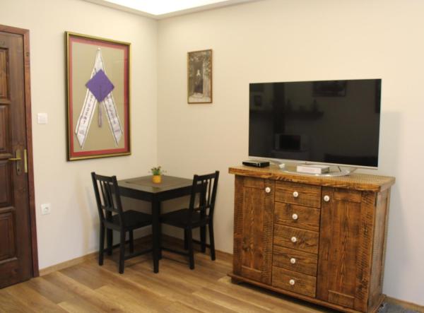 Na fotografii je vidět objekt Pálma Apartmanok Szálláshely Százhalombatta 3a nacházející se ve městě Tököl.