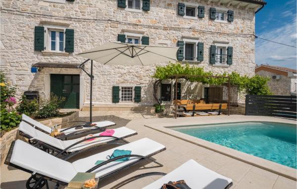 Gorgeous Home In Porec - Parenzo