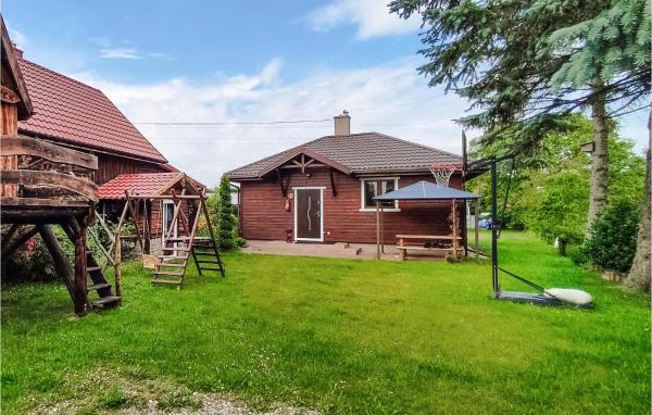 Na fotografii je vidět objekt Cozy Home In Darlowo With Wifi nacházející se ve městě Malechowo.