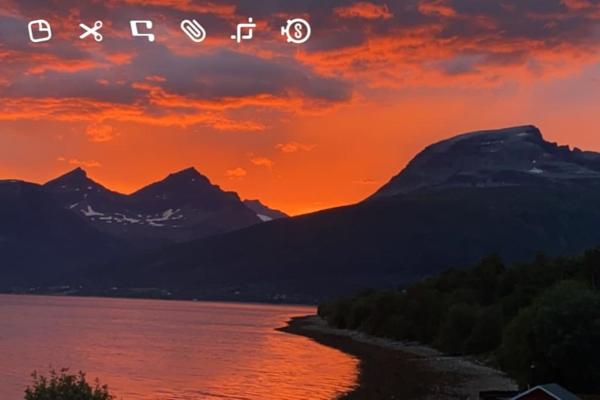 På bildet vises objektet Aurora Lodge Retreat som ligger i byen Storsteinnes.