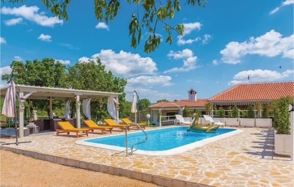A la foto es mostra l'objecte Nice Home In Unesic With Wifi situat a la ciutat de Čvrljevo.
