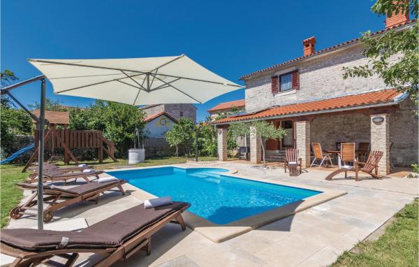 På billedet ses objektet Holiday Home Cabrunici Vi beliggende i byen Čabrunići.