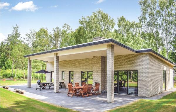 Four-Bedroom Holiday Home In Ebeltoft, Ebeltoft