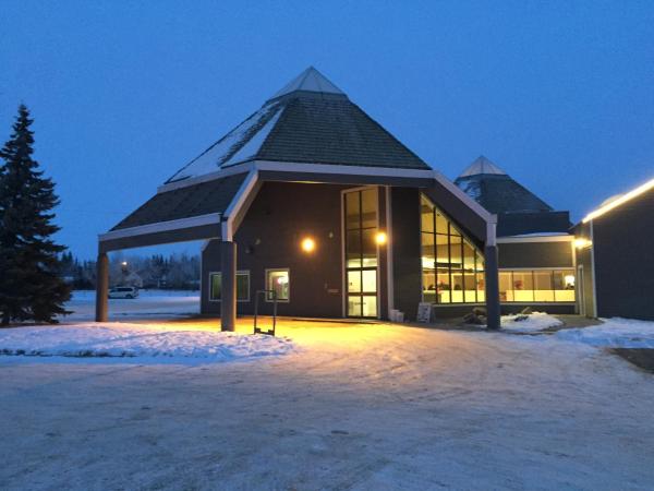 Auf dem Foto ist das Objekt Grand Marshal Inn in der Stadt Beaverlodge zu sehen.