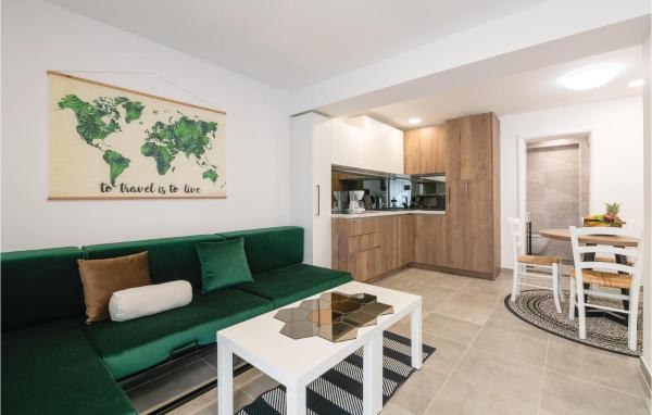 Awesome Apartment In Fazana With Wifi - Fažana