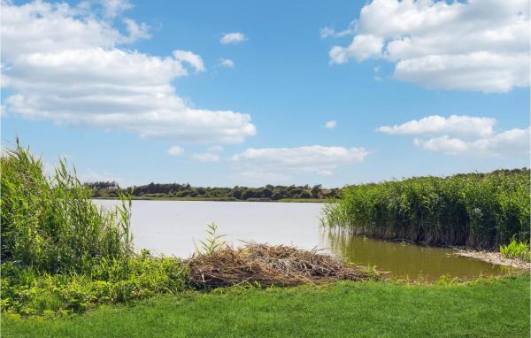 La photo montre l'objet Nice Home In Højslev With Kitchen situé dans la ville de Højslev.