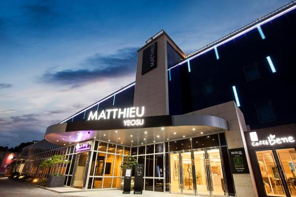 På bildet vises objektet Hotel Matthieu Yeosu som ligger i byen Yŏsu.