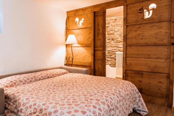 På bilden syns objektet Maison de l'écureuil som ligger i staden Courmayeur.