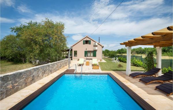 Awesome Home In Trilj - Trilj