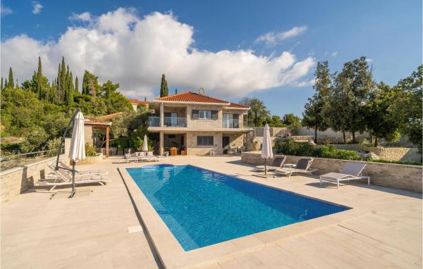Lovely Apartment In Cilipi - Cavtat