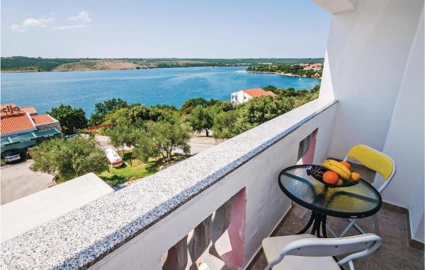 A la foto es mostra l'objecte Two-Bedroom Apartment In Posedarje situat a la ciutat de Posedarje.