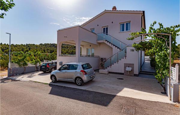 2 Bedroom Amazing Apartment In Bilice - Šibenik