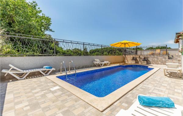 Amazing Apartment In Pula With Swimming Pool - Pula